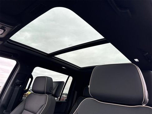 New 2026 GMC Yukon XL Elevation image 28