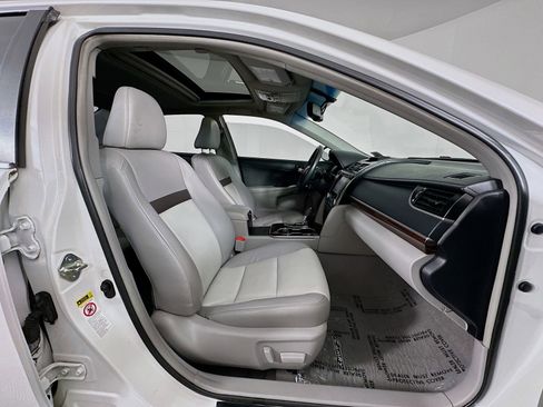 Used 2014 Toyota Camry XLE image 28