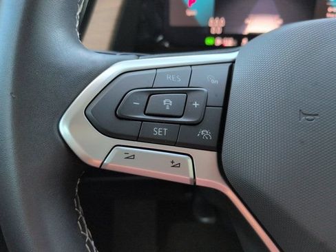 Used 2024 Volkswagen Atlas SE FWD image 23