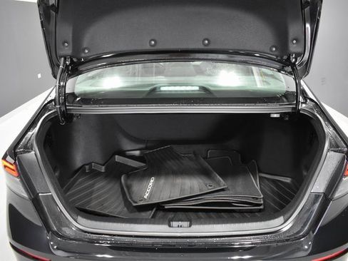 Used 2025 Honda Accord LX image 29