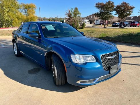 Used 2021 Chrysler 300 Touring w/ Driver Convenience Group RWD image 3