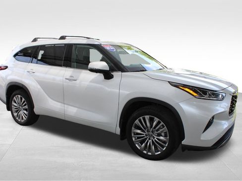 Certified 2026 Toyota Highlander Platinum AWD/4WD image 21