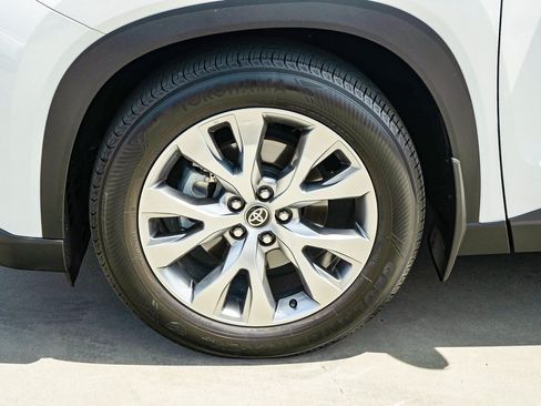 Certified 2024 Toyota Grand Highlander FWD image 10