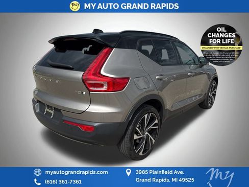 Used 2022 Volvo XC40 T5 R-Design w/ Advanced Package image 7