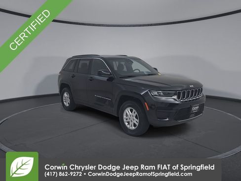 Used 2024 Jeep Grand Cherokee Laredo w/ Trailer Tow Package AWD/4WD image 3