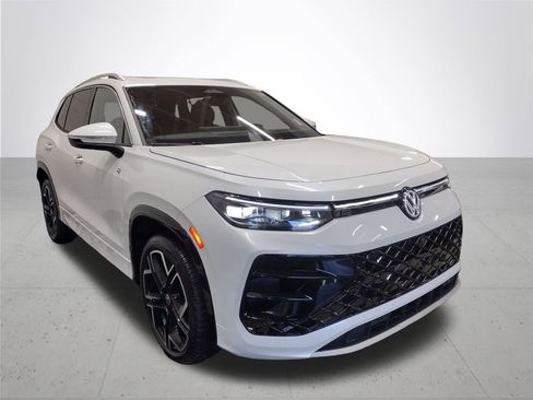 New 2026 Volkswagen Tiguan SEL R-Line image 4