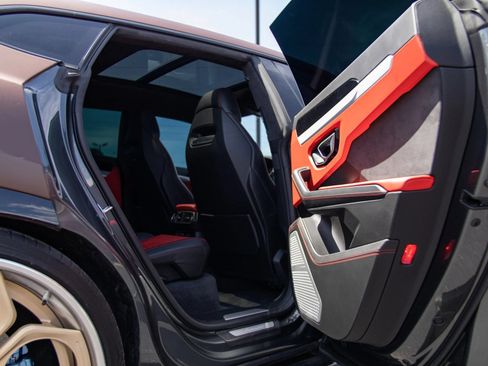 Used 2019 Lamborghini Urus AWD/4WD image 40