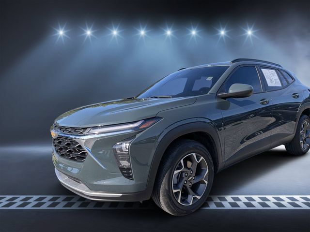 Used 2025 Chevrolet Trax LT w/ Driver Confidence Package FWD image 6