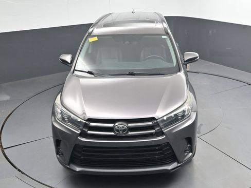 Used 2019 Toyota Highlander SE w/ Carpet Mat Package (TMS) image 32