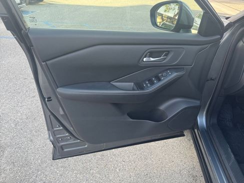 Used 2025 Nissan Rogue SV image 18