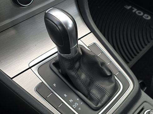 Used 2017 Volkswagen Golf S image 23