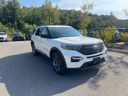 Used 2022 Ford Explorer XLT w/ Equipment Group 202A AWD/4WD image 2