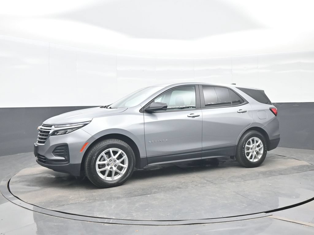 Used 2023 Chevrolet Equinox LS FWD image 2