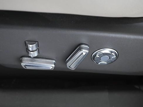 Used 2025 Lincoln Nautilus Reserve AWD/4WD image 25