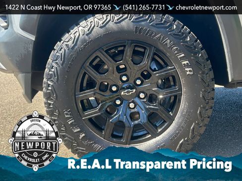 Used 2025 Chevrolet Colorado Trail Boss AWD/4WD image 11
