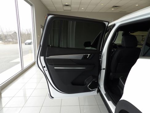 Used 2025 Buick Enclave Preferred image 18