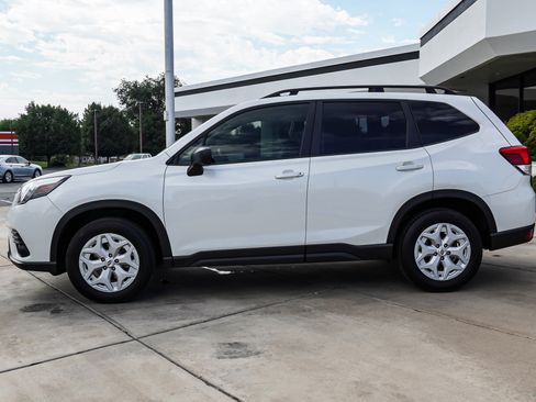 Used 2023 Subaru Forester AWD/4WD image 5