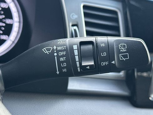 Used 2017 Kia Niro LX image 32