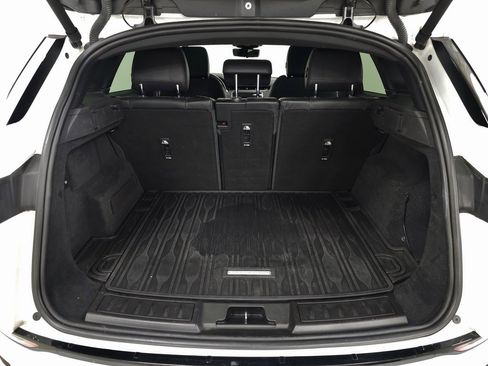 Used 2020 Land Rover Range Rover Evoque SE image 6