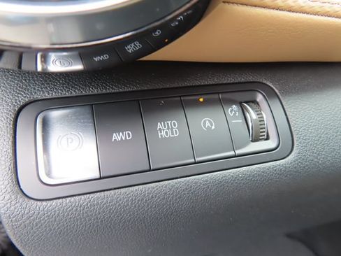 Used 2025 Chevrolet Equinox ACTIV w/ Safety and Technology Package AWD/4WD image 38