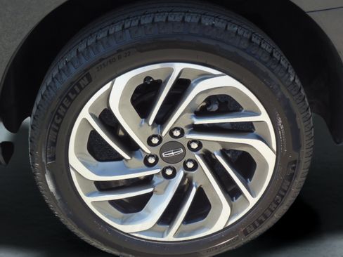 Used 2025 Lincoln Navigator Reserve AWD/4WD image 9