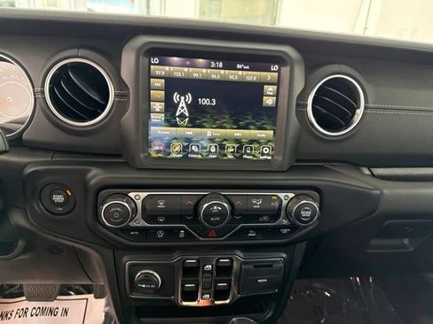 Used 2022 Jeep Wrangler Unlimited Sahara AWD/4WD image 21