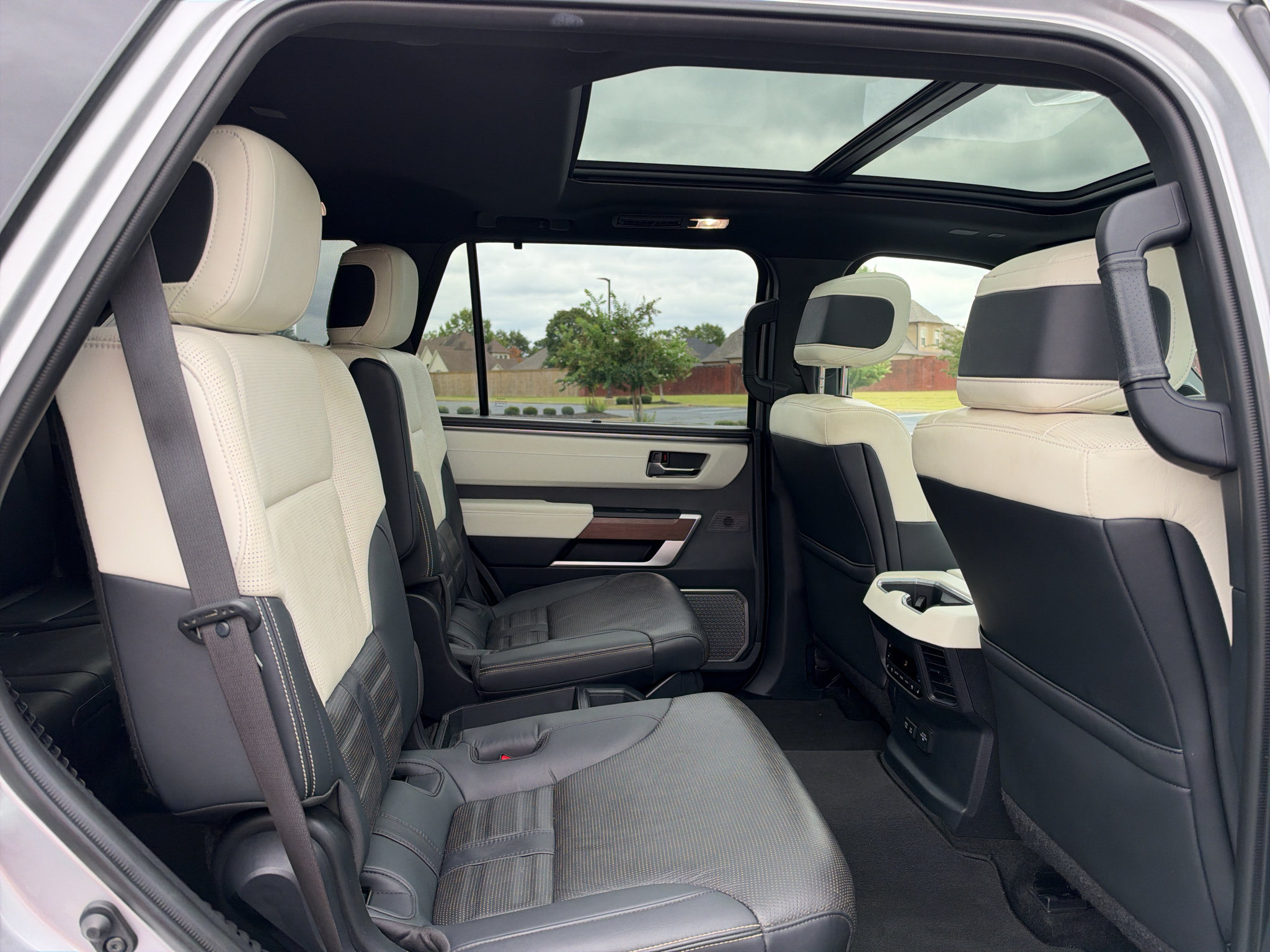 Used 2023 Toyota Sequoia Capstone AWD/4WD image 19