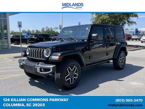 Used 2025 Jeep Wrangler Unlimited Sahara AWD/4WD image 3