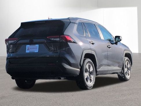 Certified 2022 Toyota RAV4 XLE w/ Convenience Package image 5