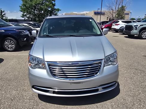 Used 2011 Chrysler Town & Country Touring FWD image 18