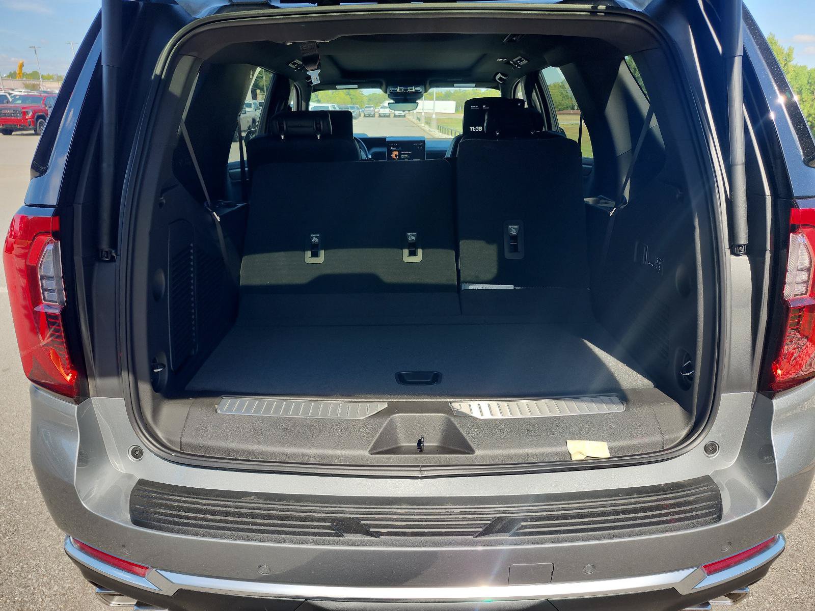 New 2027 GMC Yukon Denali w/ Denali Reserve Package AWD/4WD image 8