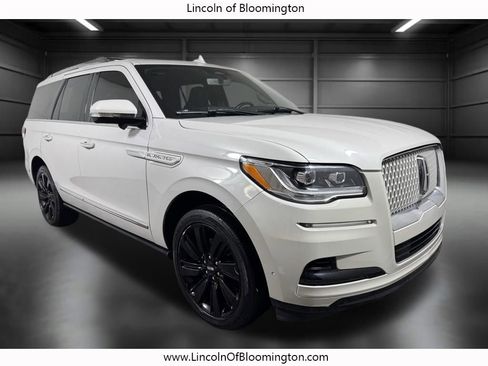 Certified 2022 Lincoln Navigator Reserve AWD/4WD image 9