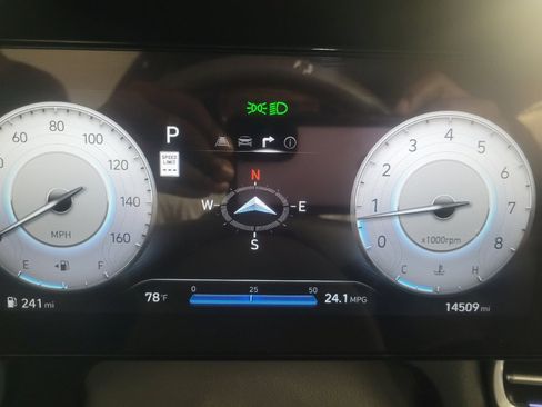 Used 2025 Hyundai Elantra SEL FWD image 23