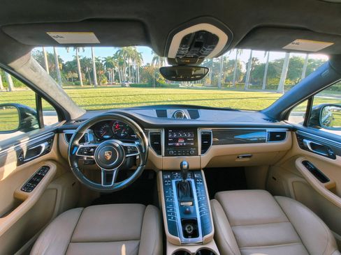 Used 2018 Porsche Macan Turbo AWD/4WD image 15