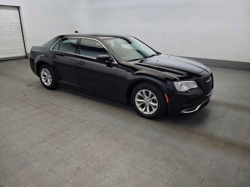 Used 2019 Chrysler 300 Touring RWD image 11