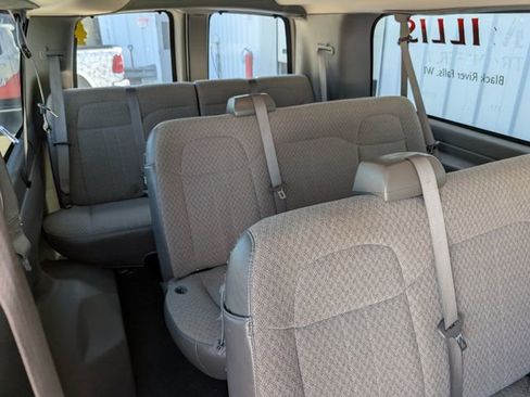 Used 2016 Chevrolet Express 3500 LT w/ LT Preferred Equipment Group RWD image 4