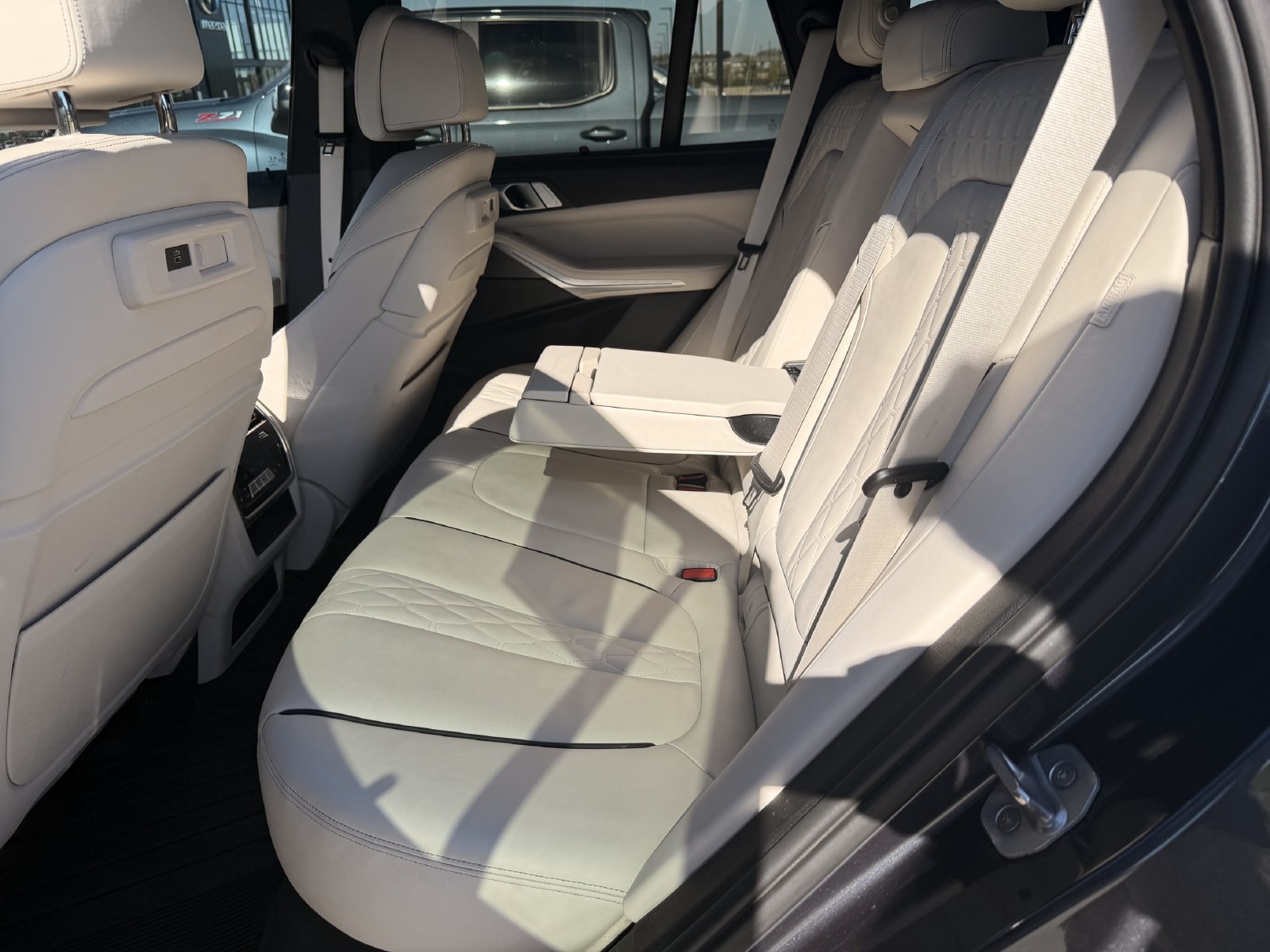 Used 2019 BMW X5 xDrive50i w/ M Sport Package AWD/4WD image 6