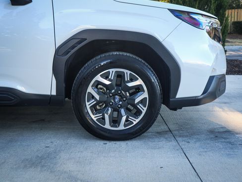 Used 2025 Subaru Forester Premium image 13