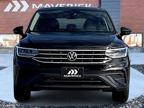 Used 2022 Volkswagen Tiguan SE image 2