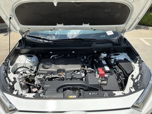 Used 2025 Toyota RAV4 LE AWD/4WD image 33