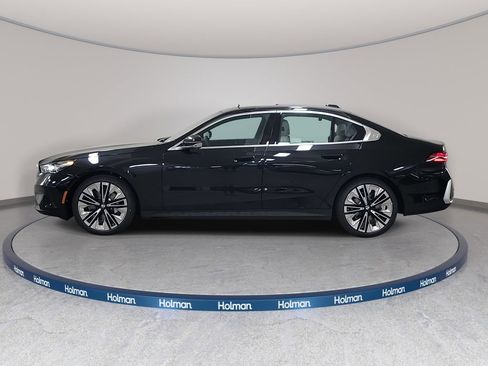 New 2026 BMW 530i w/ Premium Package image 7