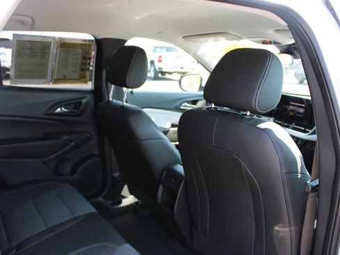 Used 2025 Chevrolet Trax LT w/ LT Convenience Package image 32