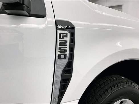 Used 2023 Ford F250 XLT w/ FX4 Off-Road Package AWD/4WD image 37
