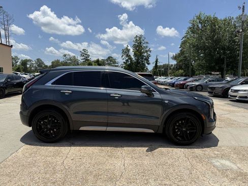 Used 2019 Cadillac XT4 Premium Luxury w/ Technology Package FWD image 4