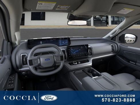 New 2026 Ford Expedition Active image 9