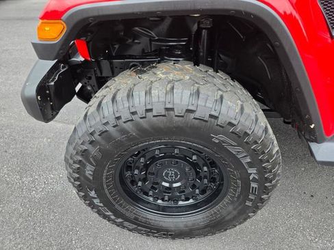 Used 2021 Jeep Gladiator Rubicon w/ Trailer Tow Package AWD/4WD image 24