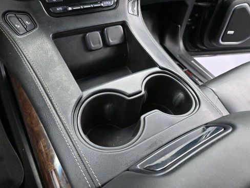 Used 2018 Chevrolet Suburban LT image 18