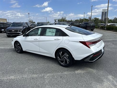 New 2025 Hyundai Elantra Limited image 12
