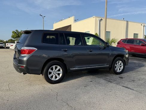 Used 2013 Toyota Highlander FWD image 5