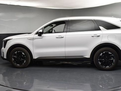 Used 2026 Kia Sorento S FWD image 3